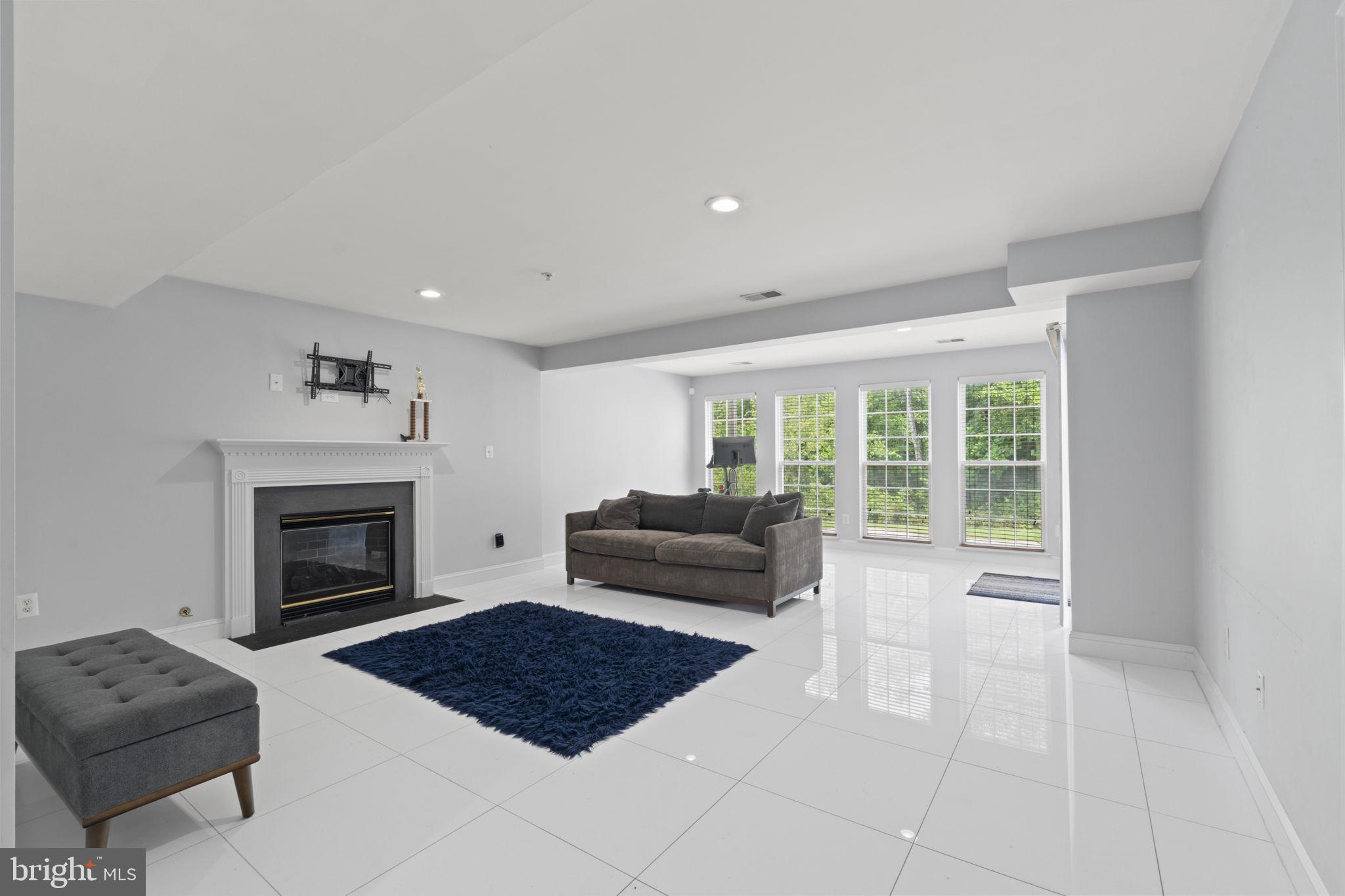2012 BROADACRES DRIVE