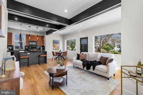 713 CROISSANT PLACE SE WASHINGTON DC 20019