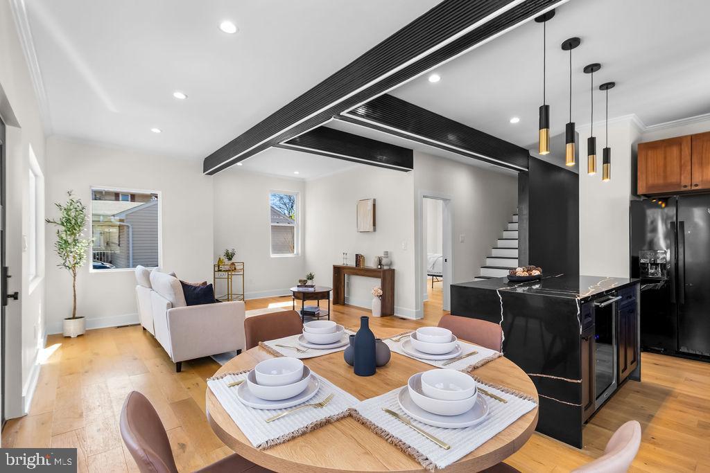 713 CROISSANT PLACE SE