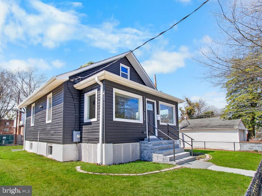 713 CROISSANT PLACE SE