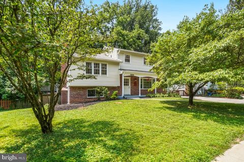 Photo of 13410 Dowlais Drive, ROCKVILLE, MD 20853 (MLS # MDMC2246234)
