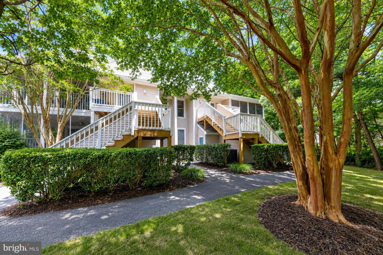 39055 LAKESHORE COURT 53068