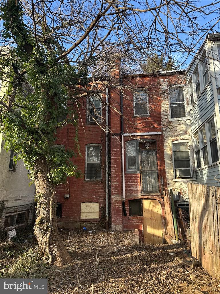 606 KENYON STREET NW