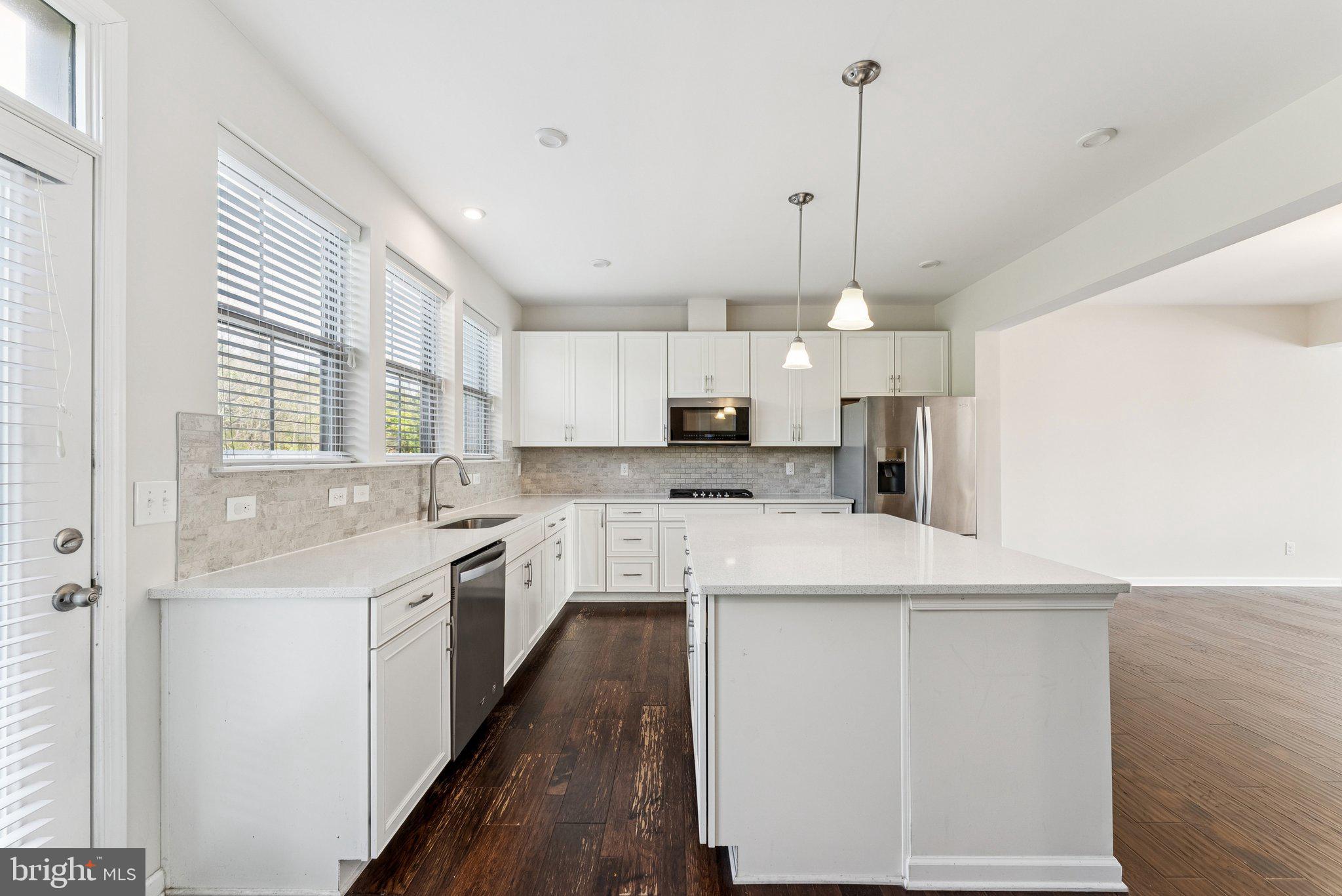 LOUDOUN PLACE - Residential Lease