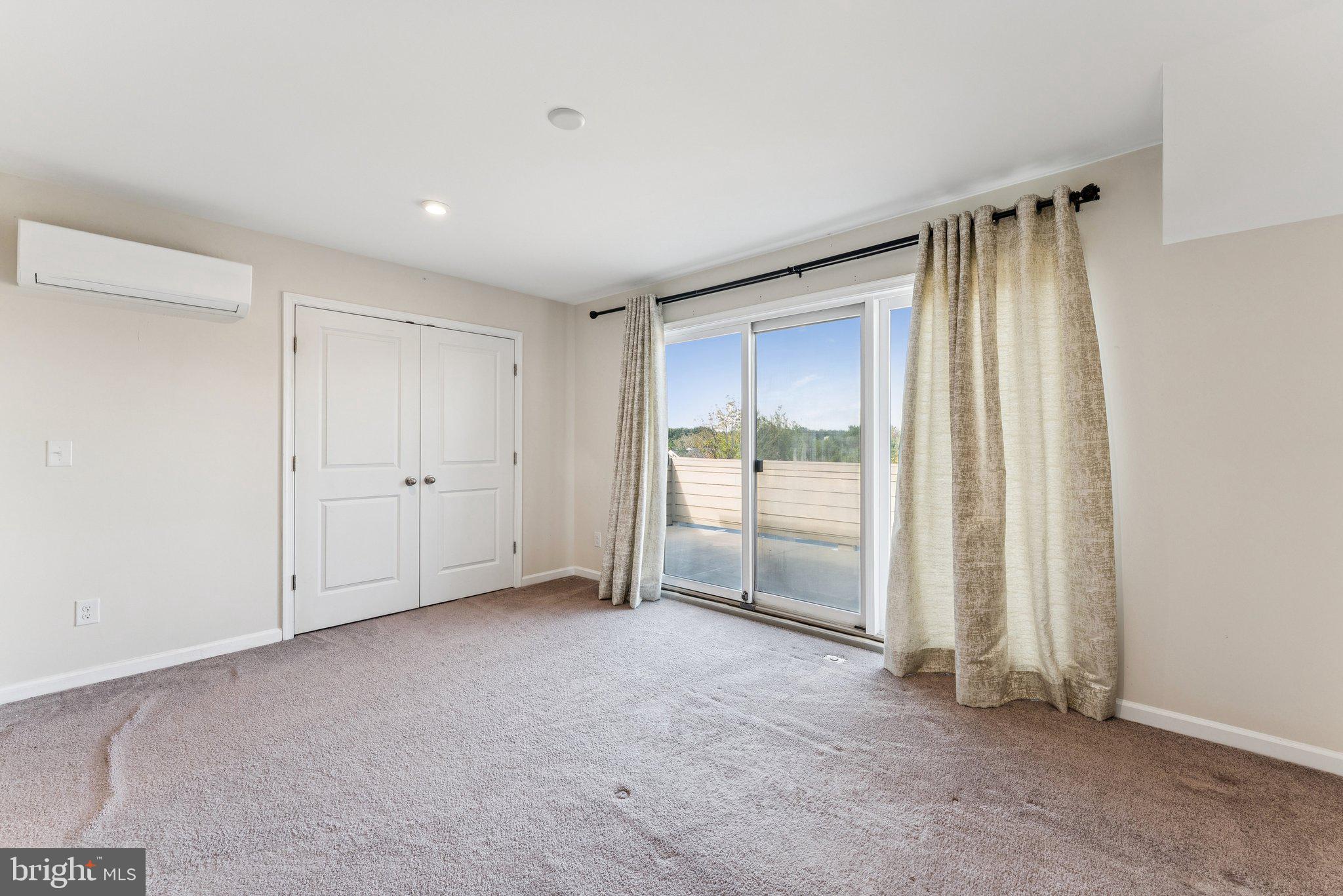 LOUDOUN PLACE - Residential Lease