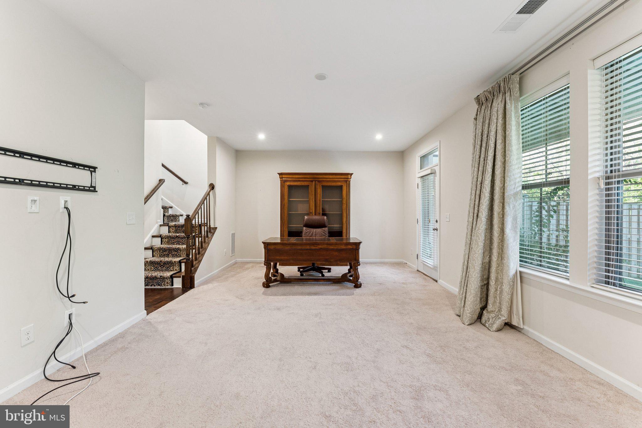 LOUDOUN PLACE - Residential Lease