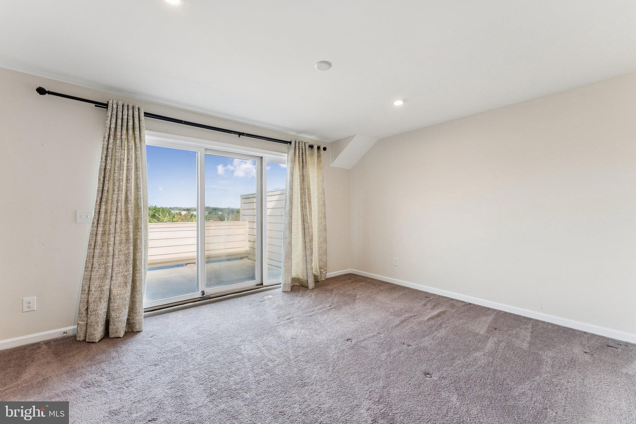 LOUDOUN PLACE - Residential Lease