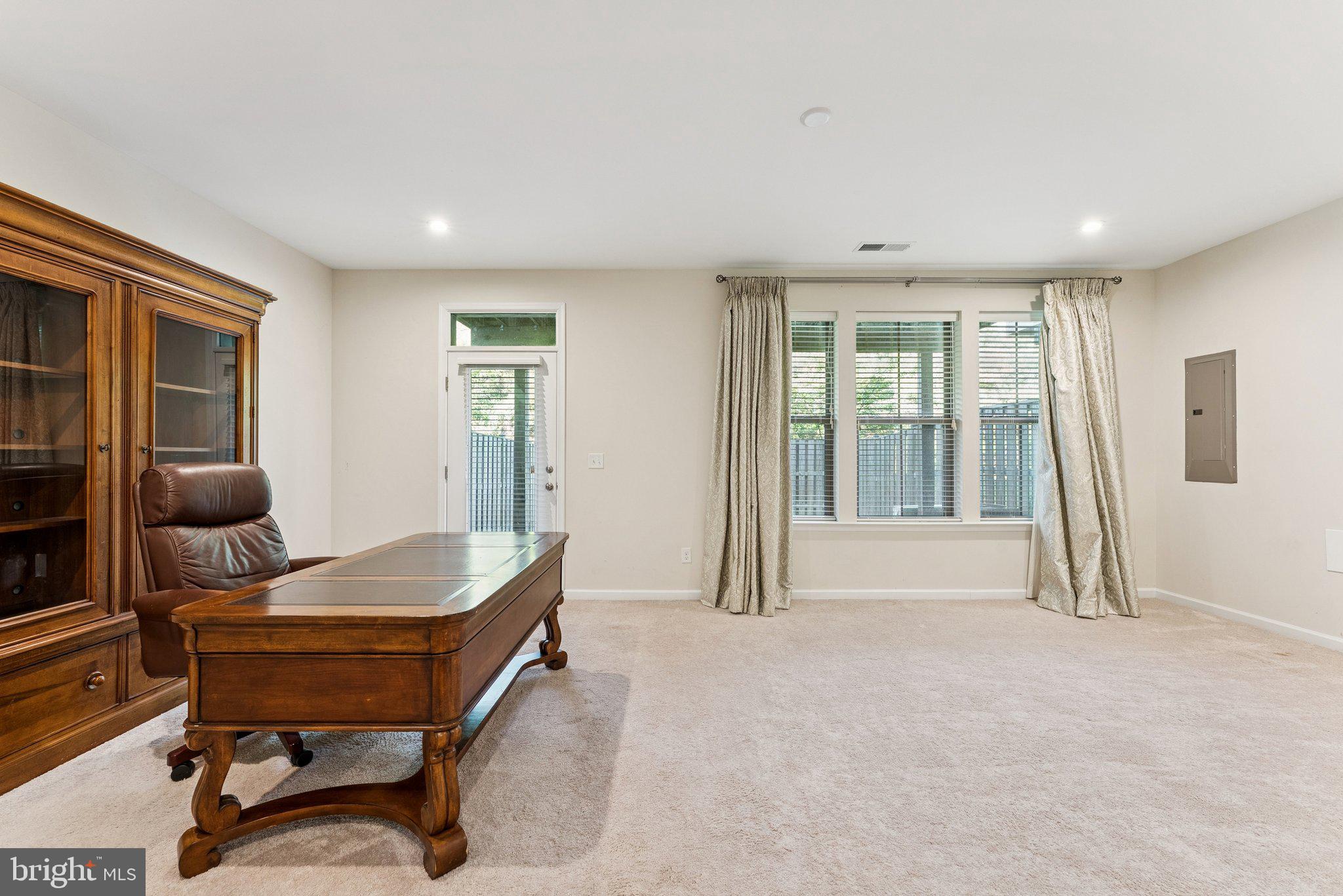 LOUDOUN PLACE - Residential Lease