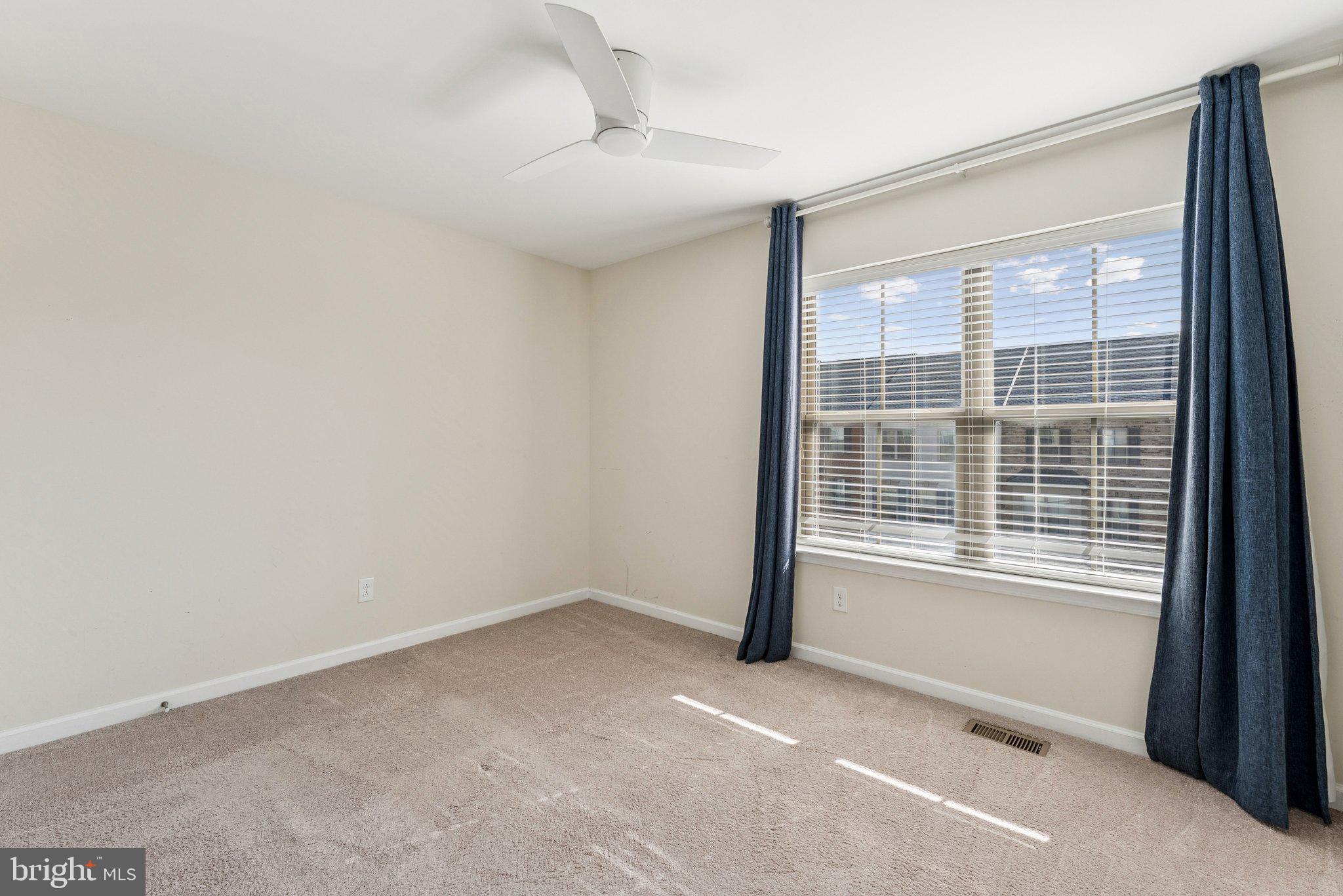 LOUDOUN PLACE - Residential Lease