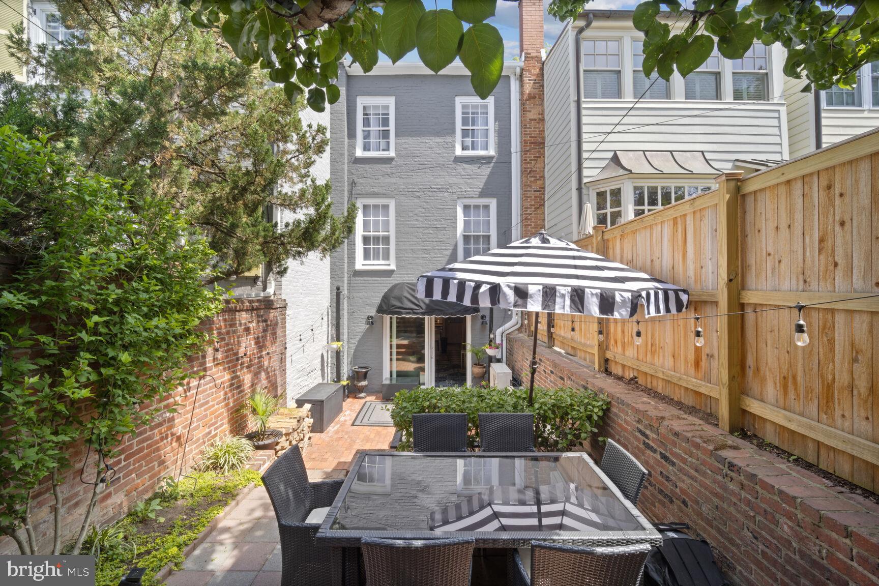 OLD TOWN - Residential Lease