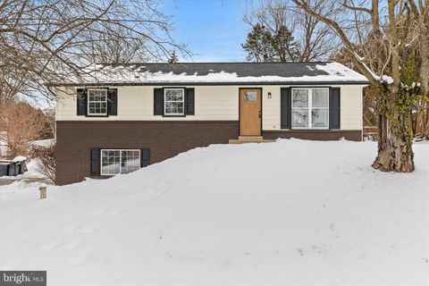 Photo of 715 Imperial Drive, LANCASTER, PA 17601 (MLS # PALA2063360)