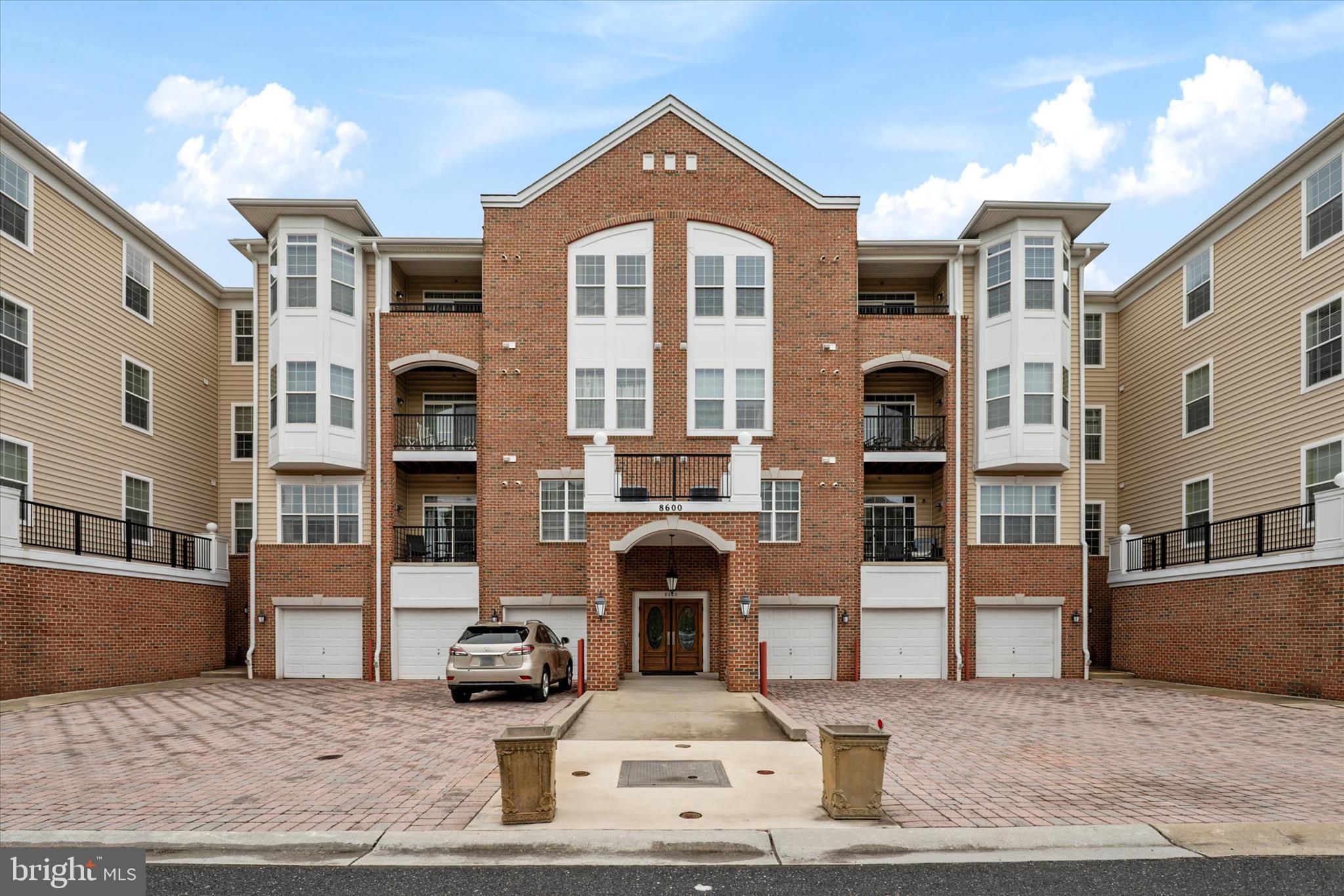 8600 ROAMING RIDGE WAY 402