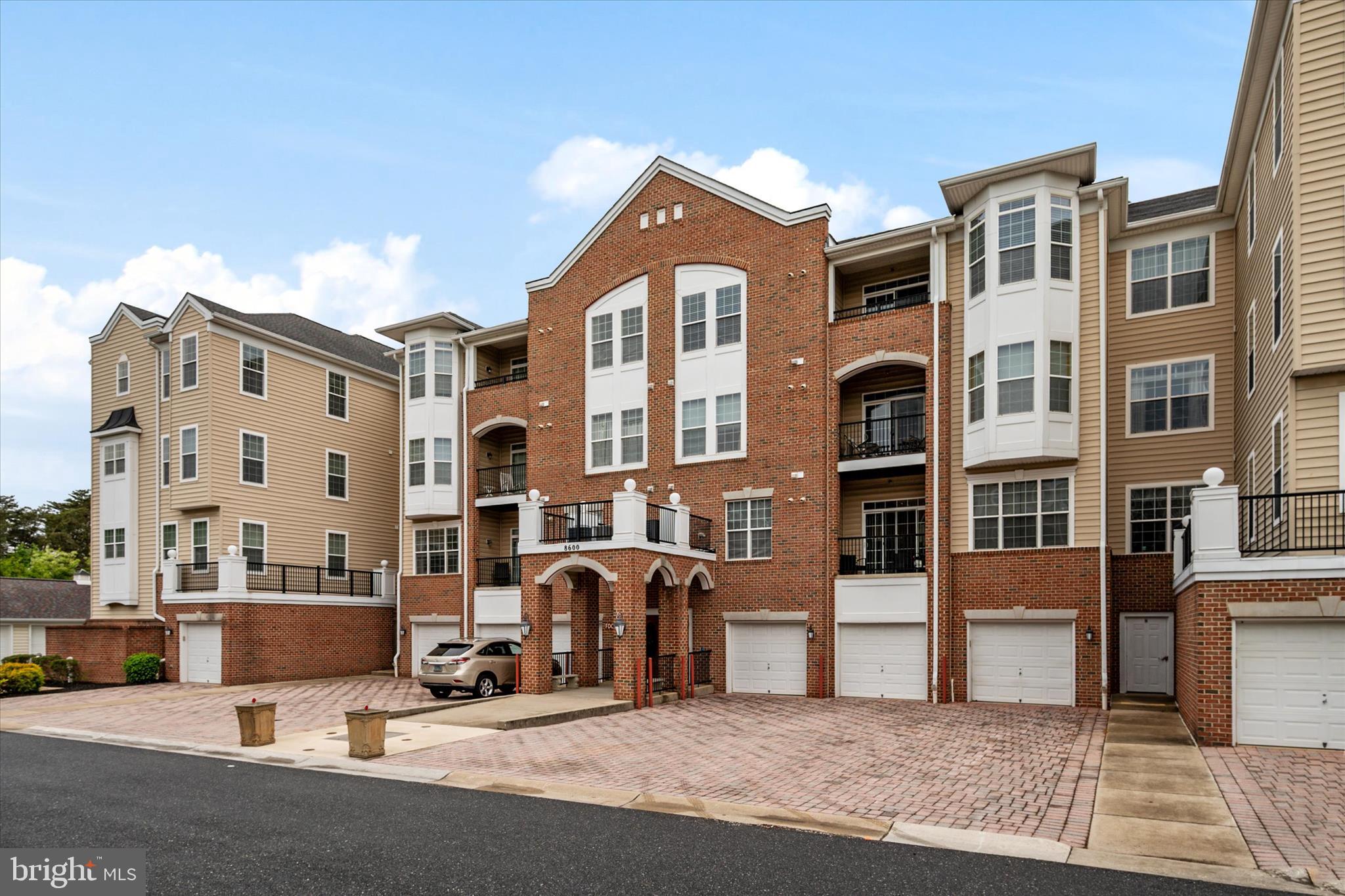 8600 ROAMING RIDGE WAY 402