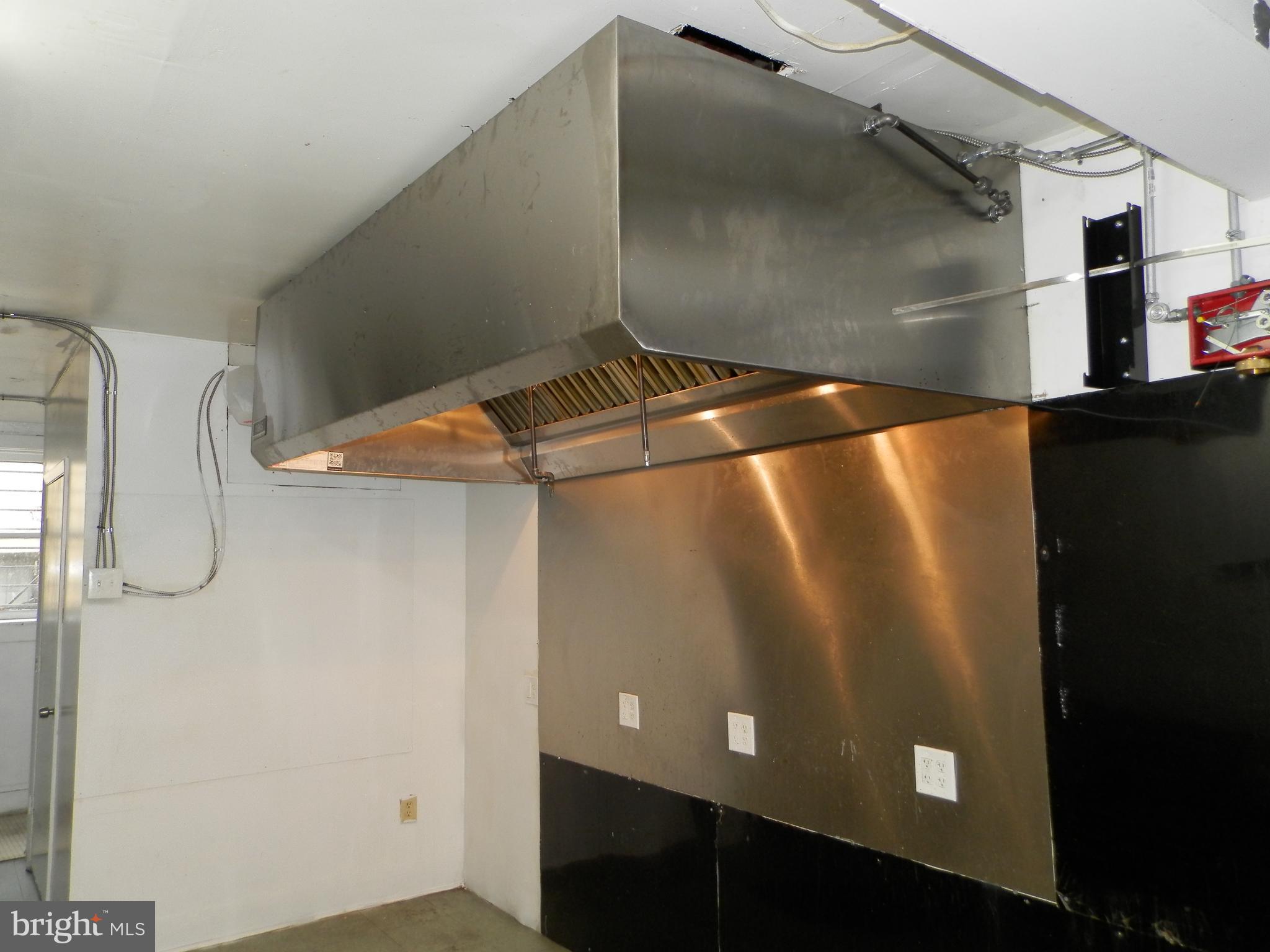CANTON - Commercial Sale
