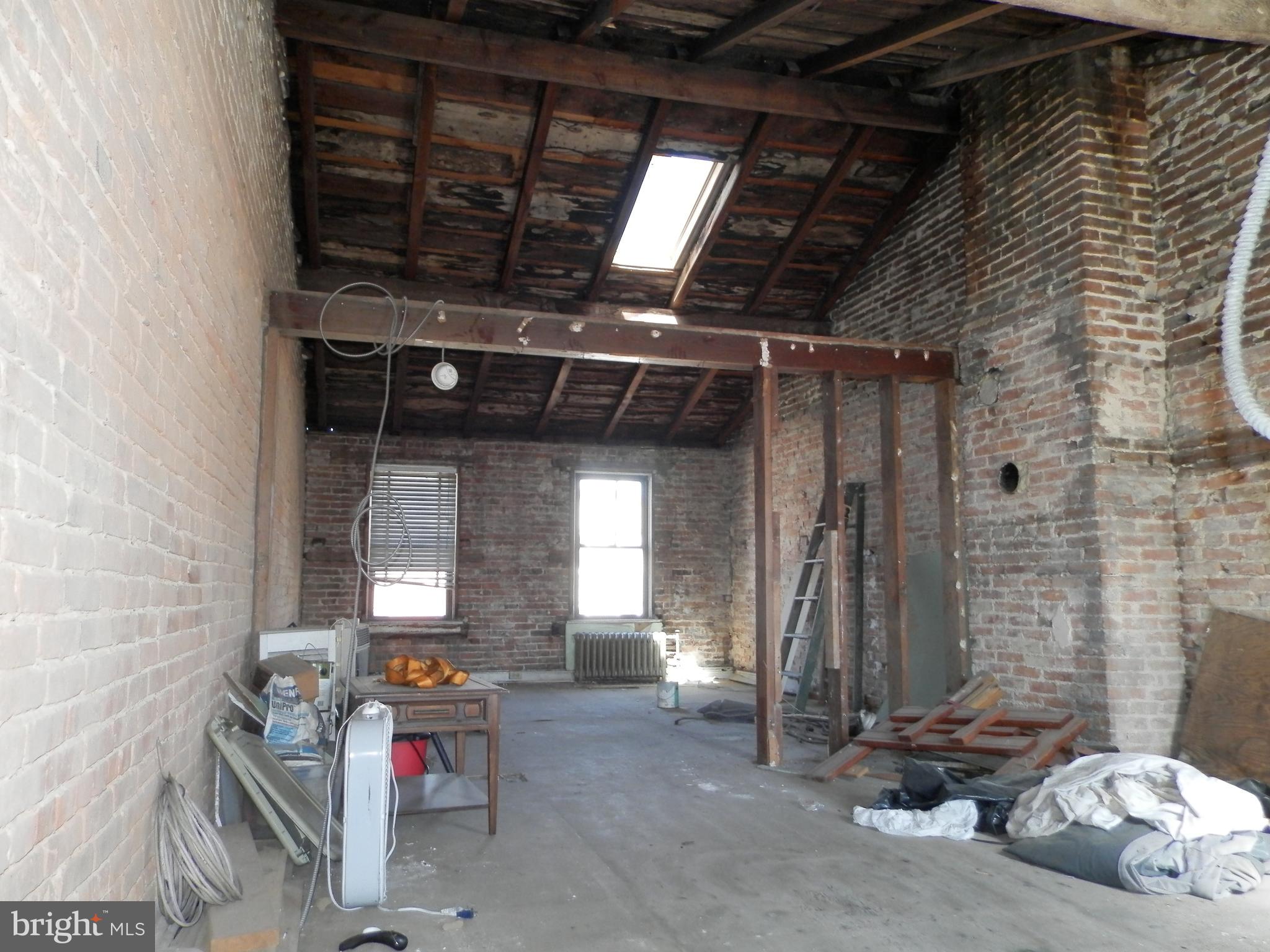 CANTON - Commercial Sale