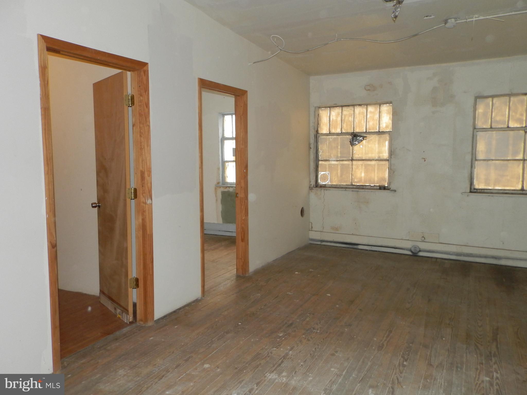 CANTON - Commercial Sale