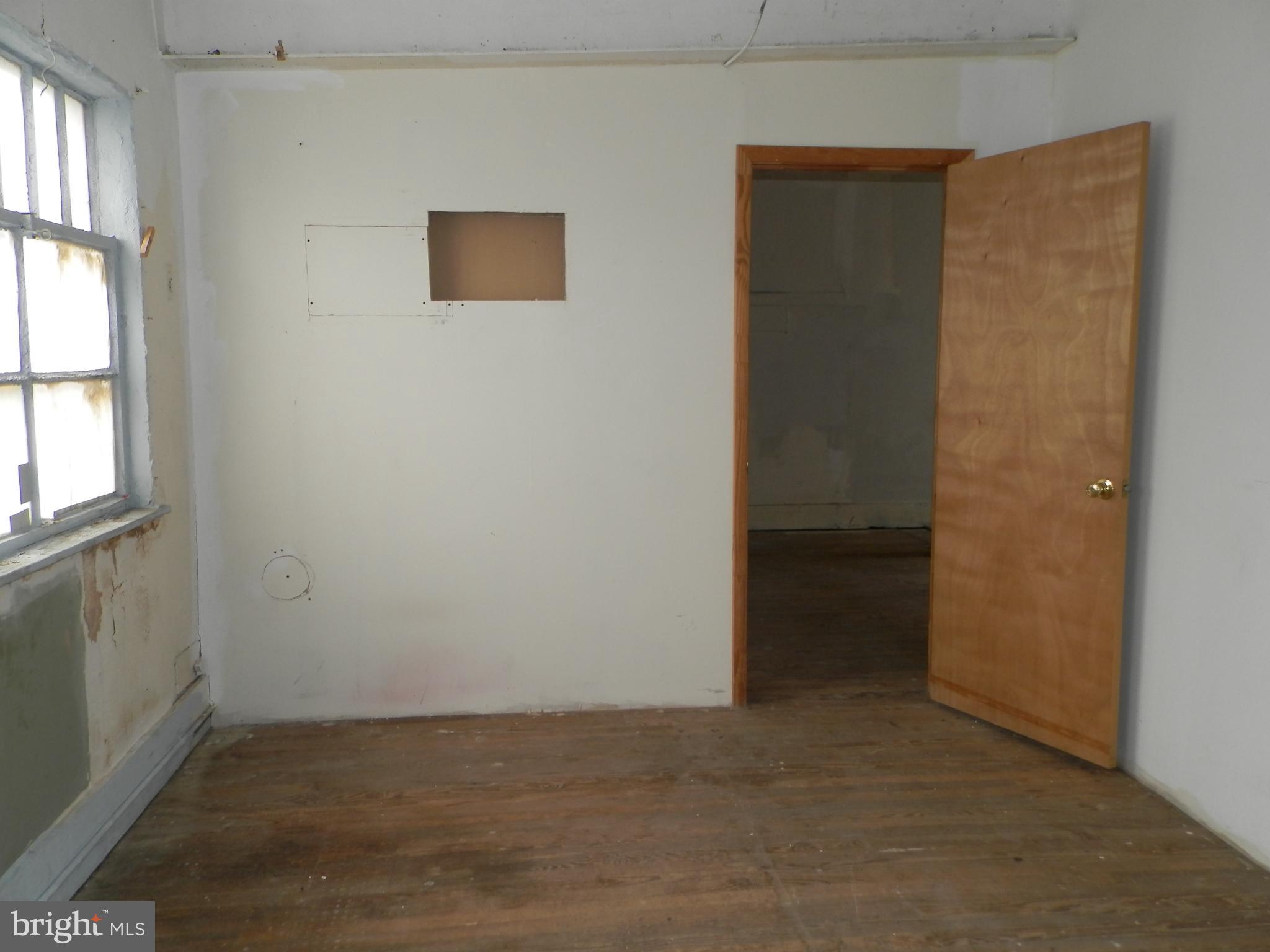 CANTON - Commercial Sale