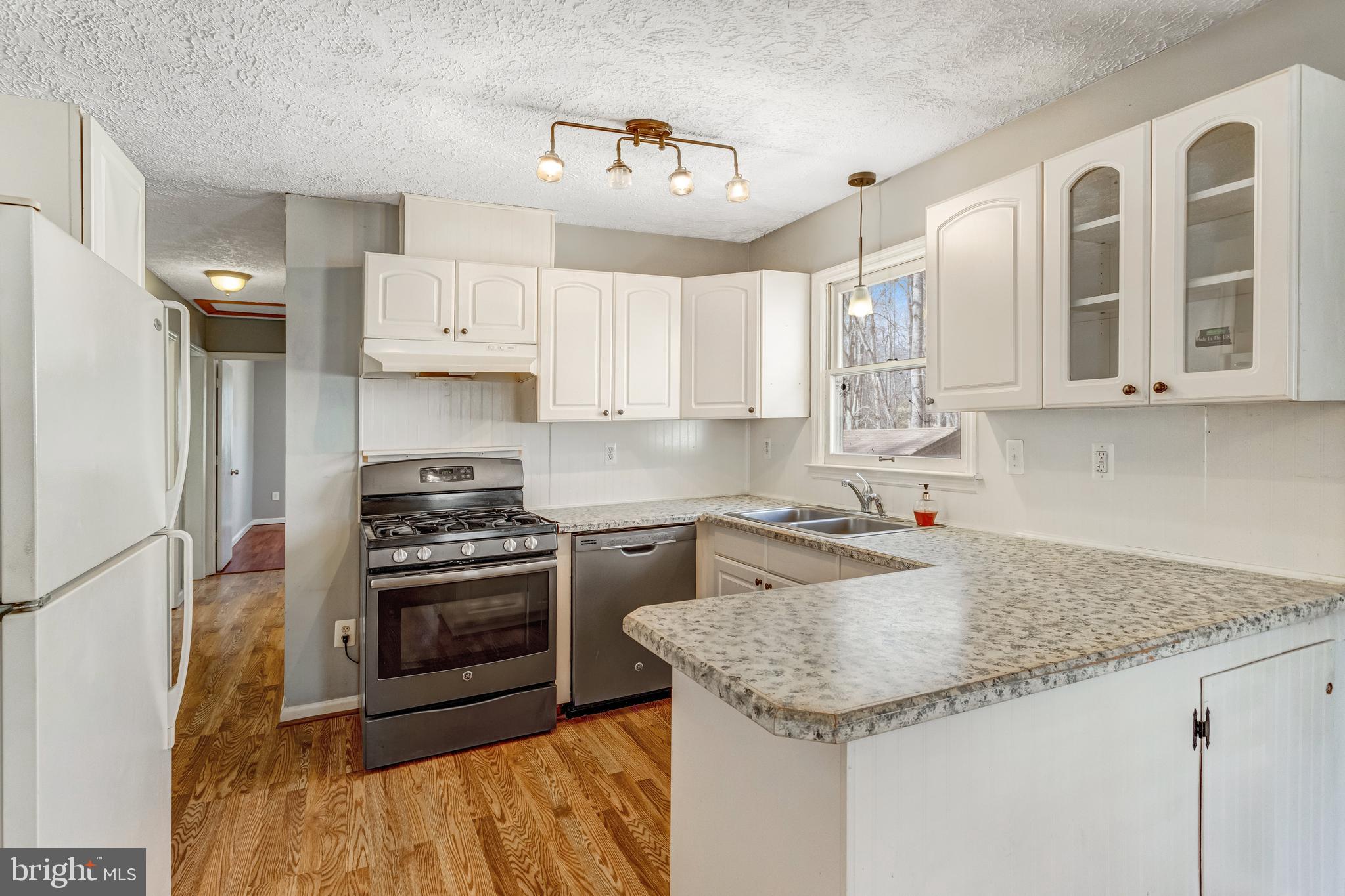 HIDDEN LAKE - Residential