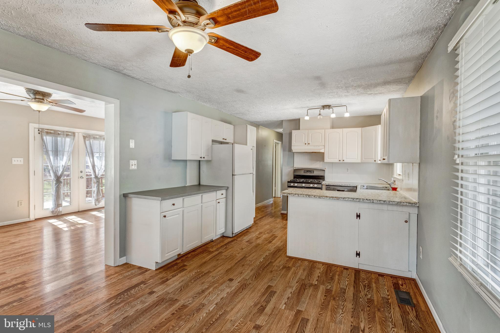 HIDDEN LAKE - Residential