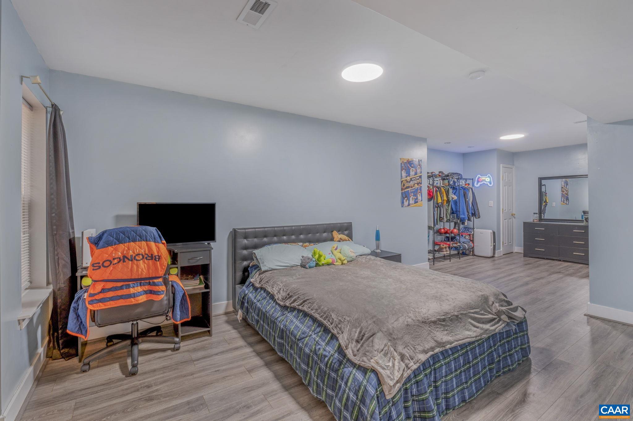 FOX HOLLOW - Residential