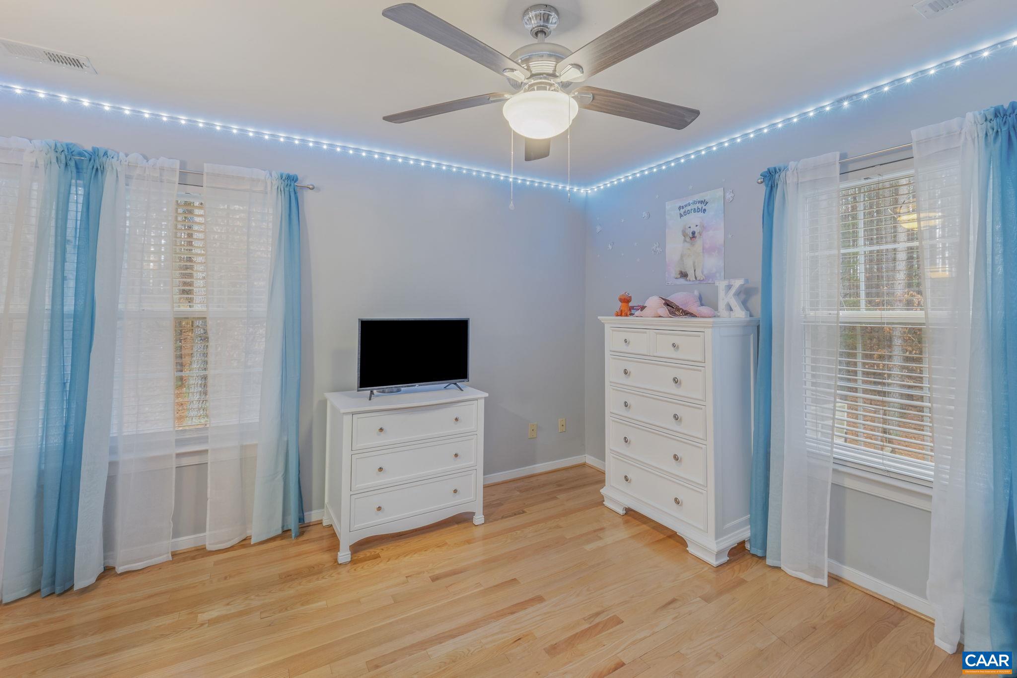 FOX HOLLOW - Residential