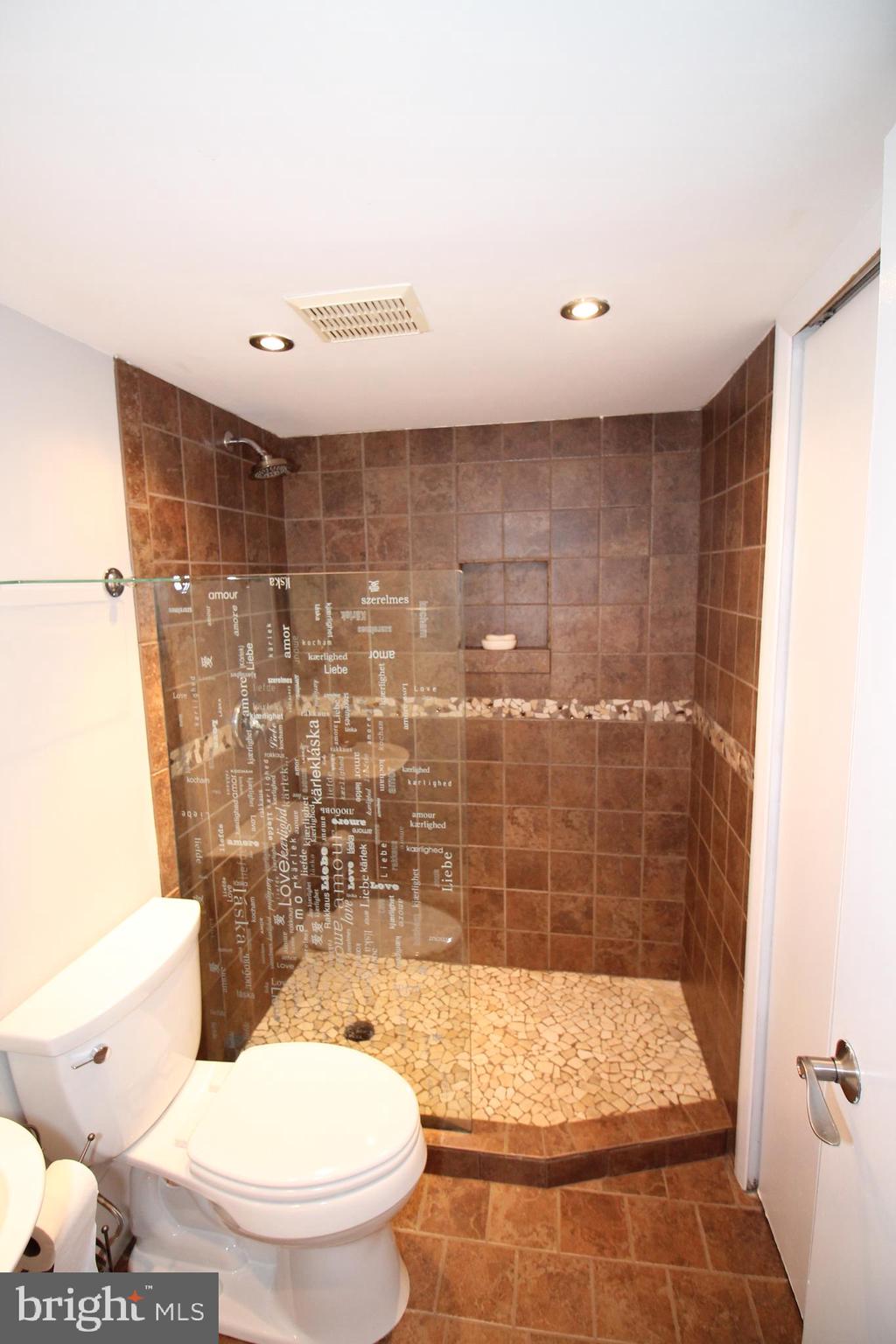 VILLAGE OF OWEN BROWN - Residential