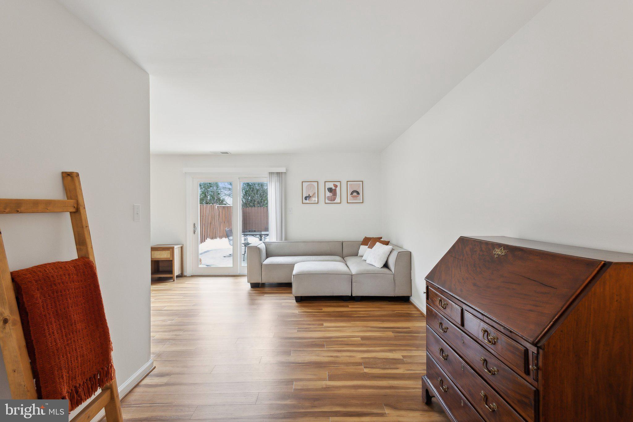 CRESTWOOD HAMLET - Residential