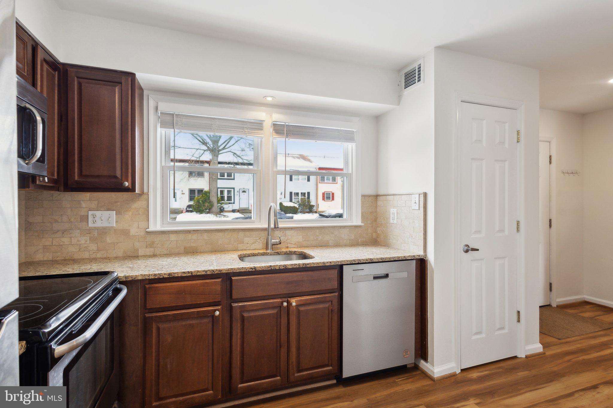 CRESTWOOD HAMLET - Residential