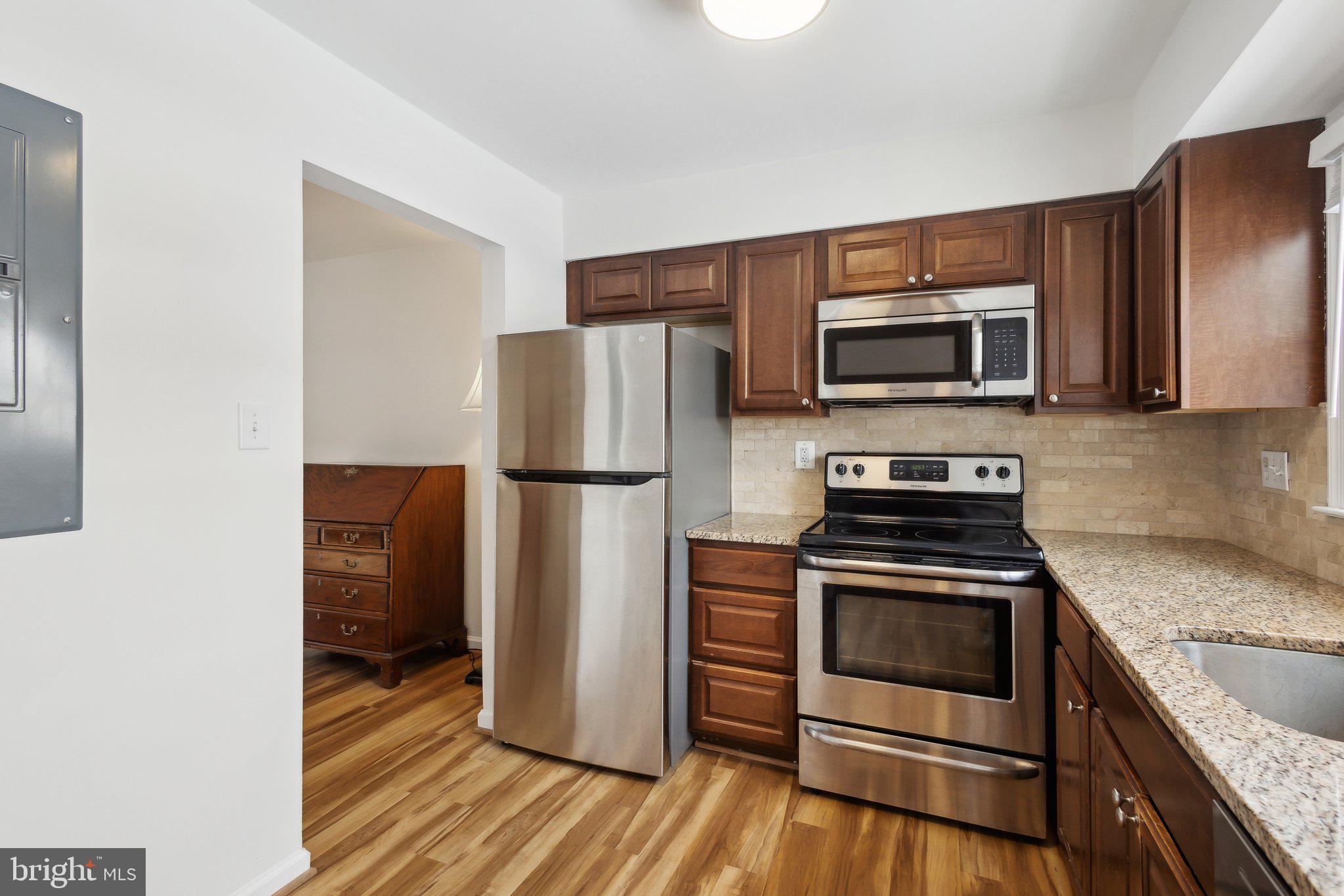 CRESTWOOD HAMLET - Residential