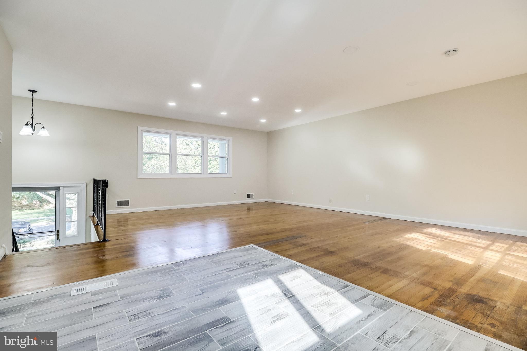 WARBURTON MANOR - Residential