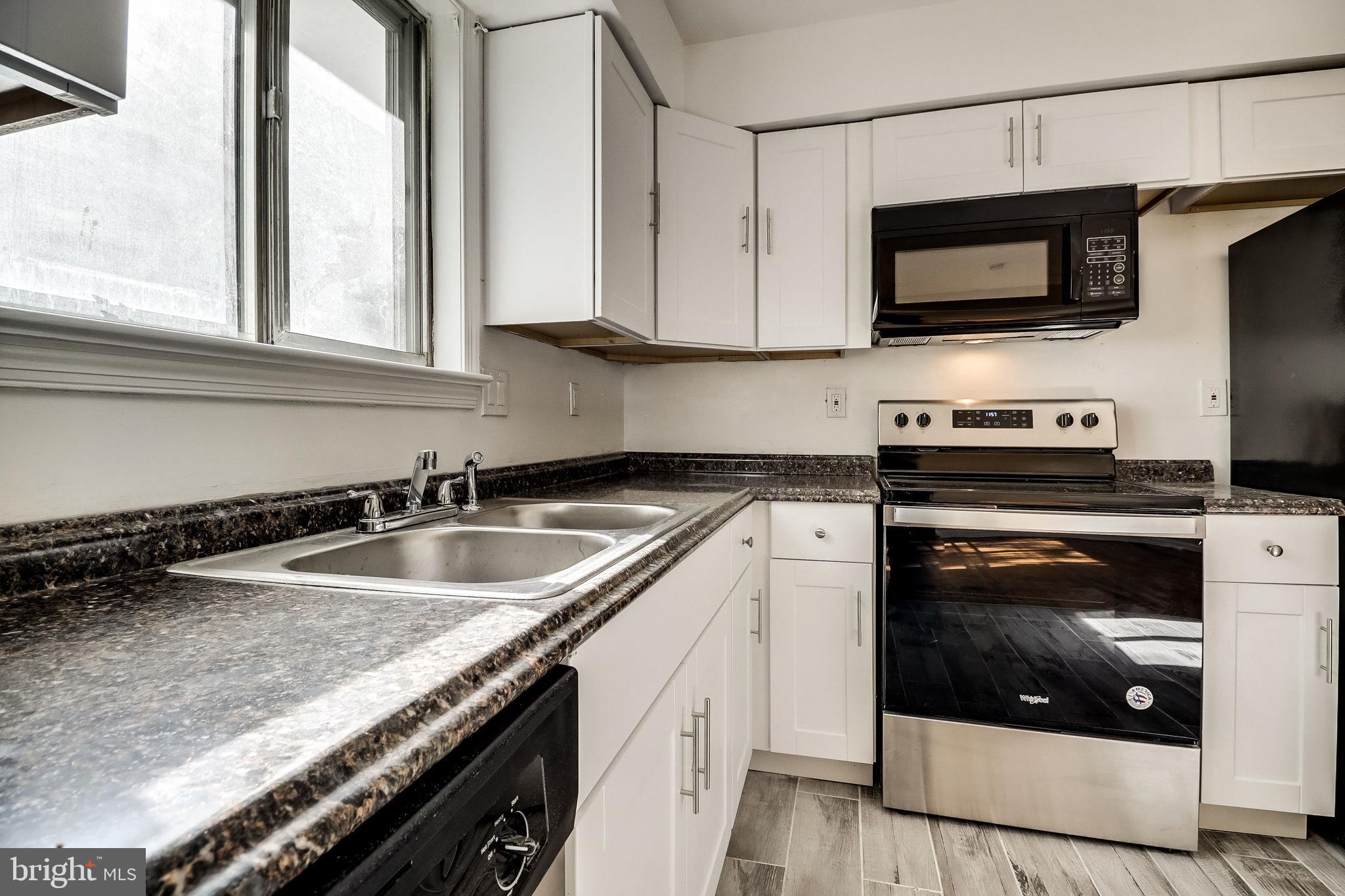 WARBURTON MANOR - Residential