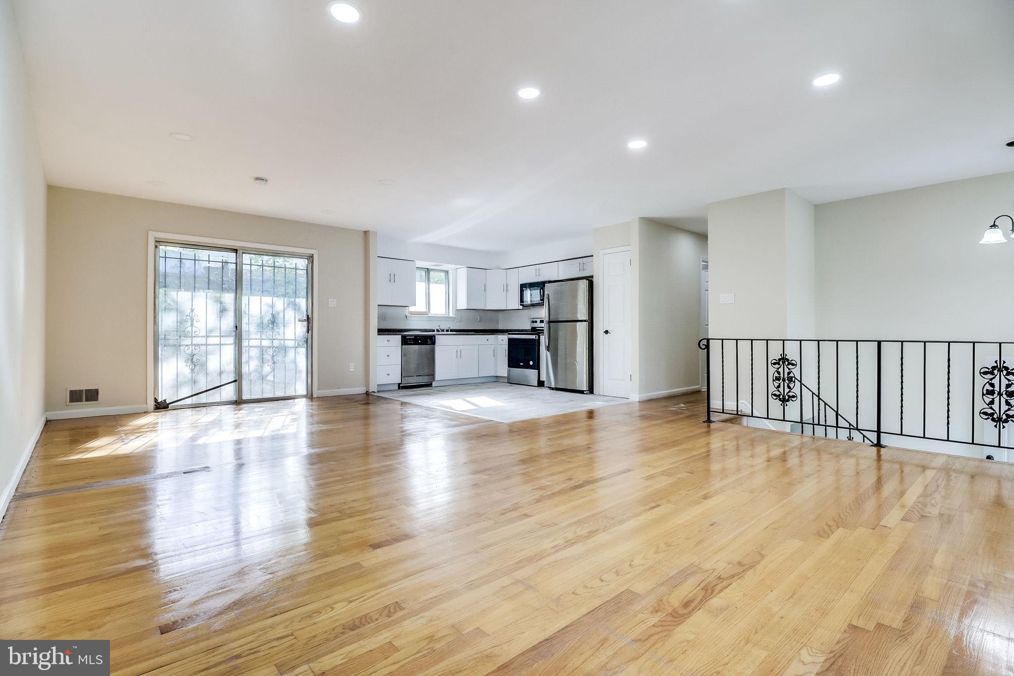 WARBURTON MANOR - Residential