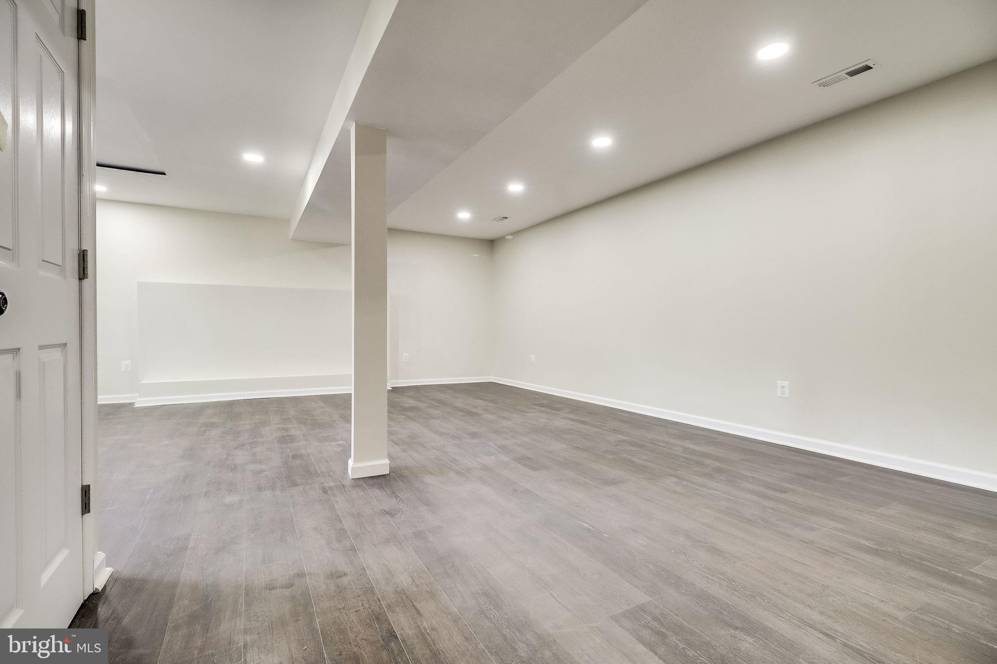 WARBURTON MANOR - Residential