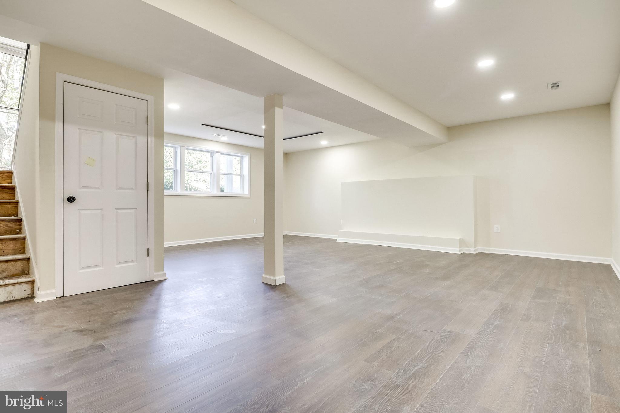 WARBURTON MANOR - Residential