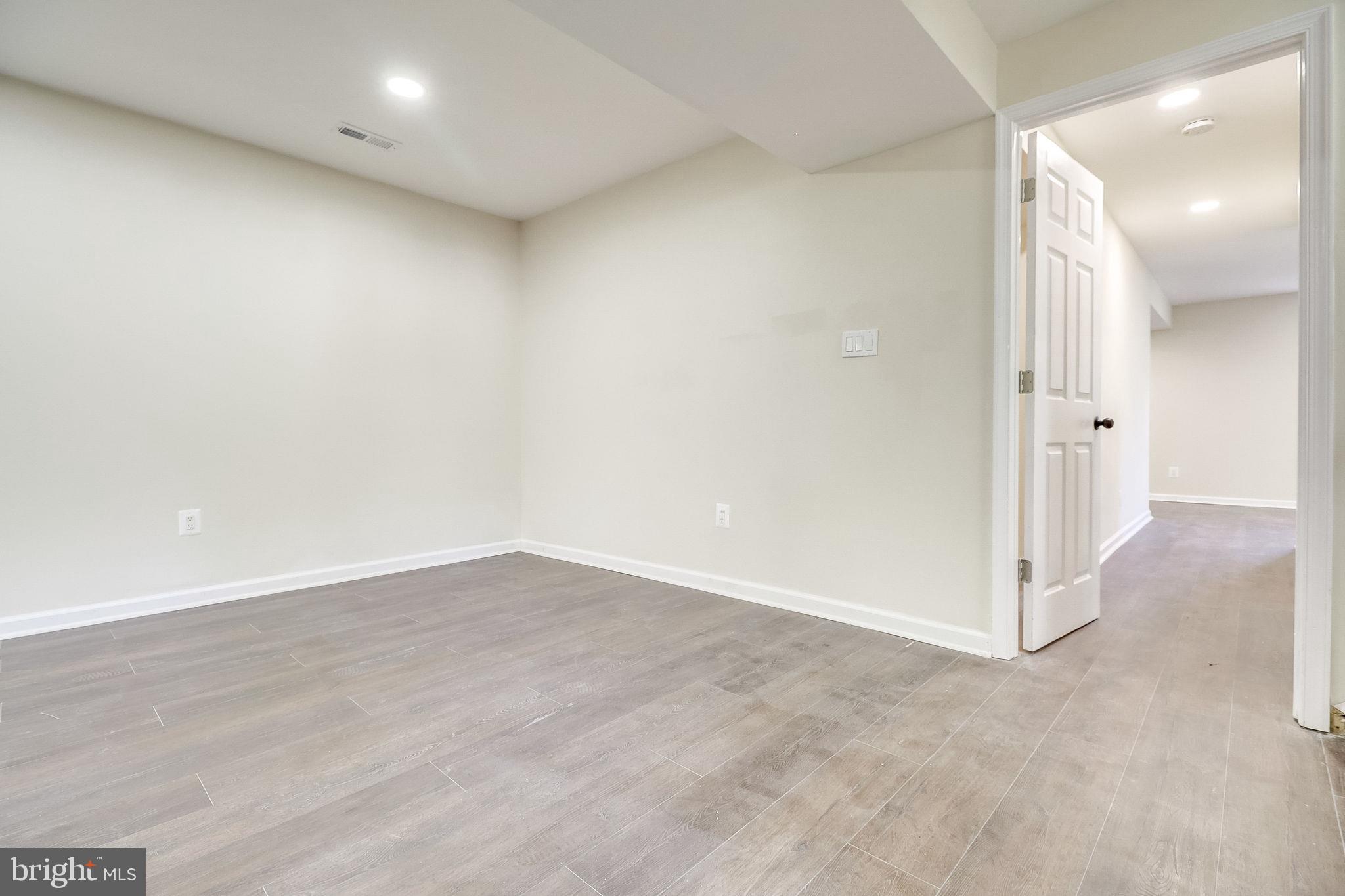 WARBURTON MANOR - Residential