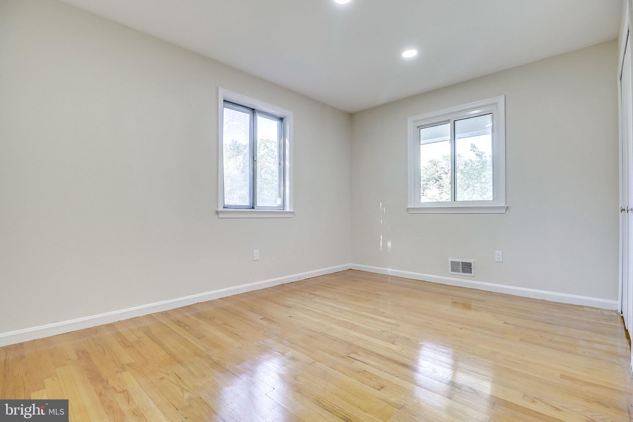 WARBURTON MANOR - Residential