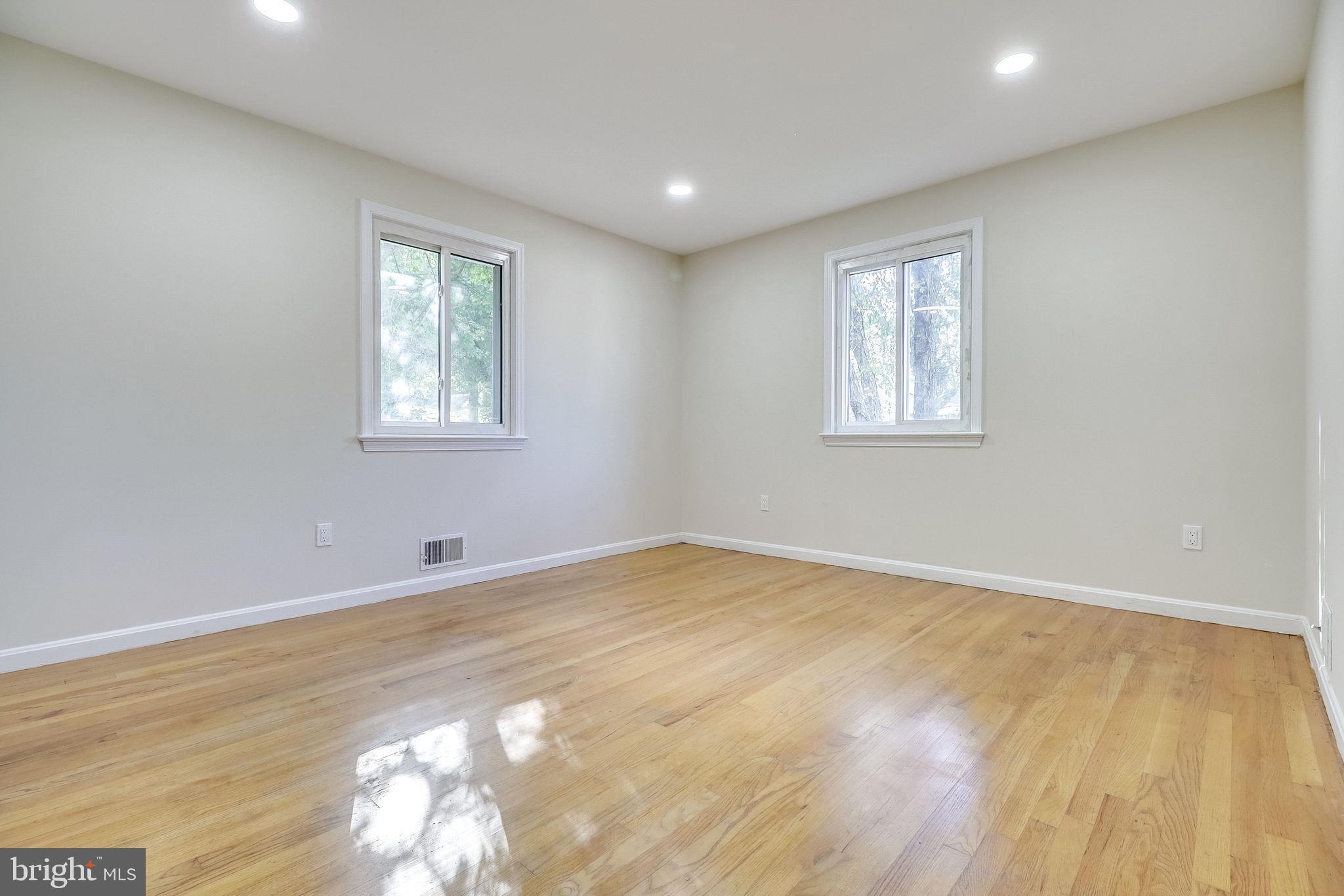 WARBURTON MANOR - Residential