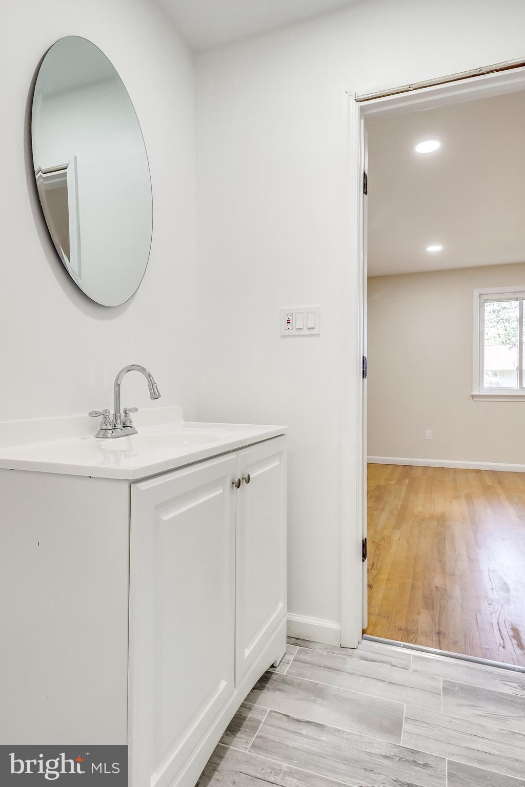 WARBURTON MANOR - Residential