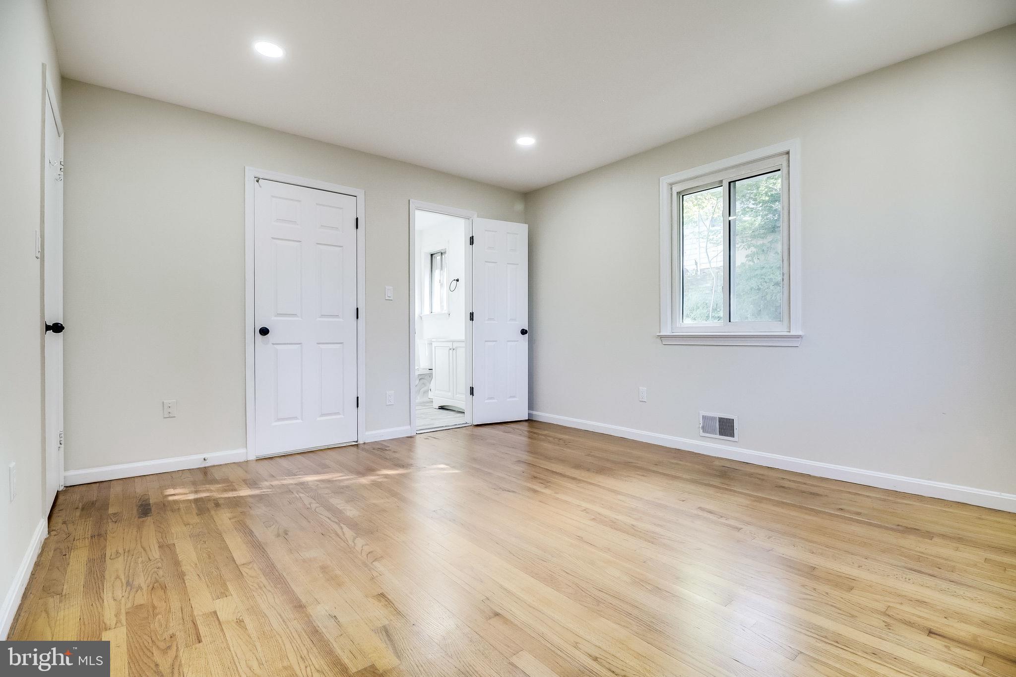 WARBURTON MANOR - Residential