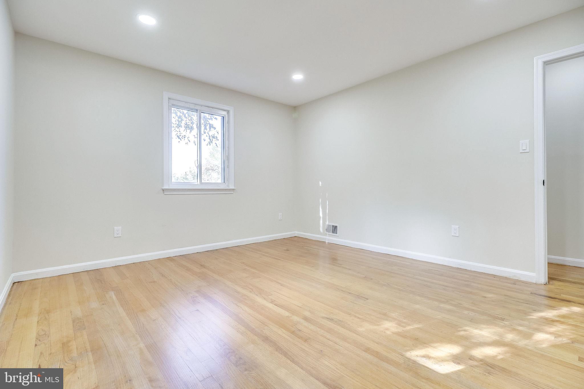 WARBURTON MANOR - Residential