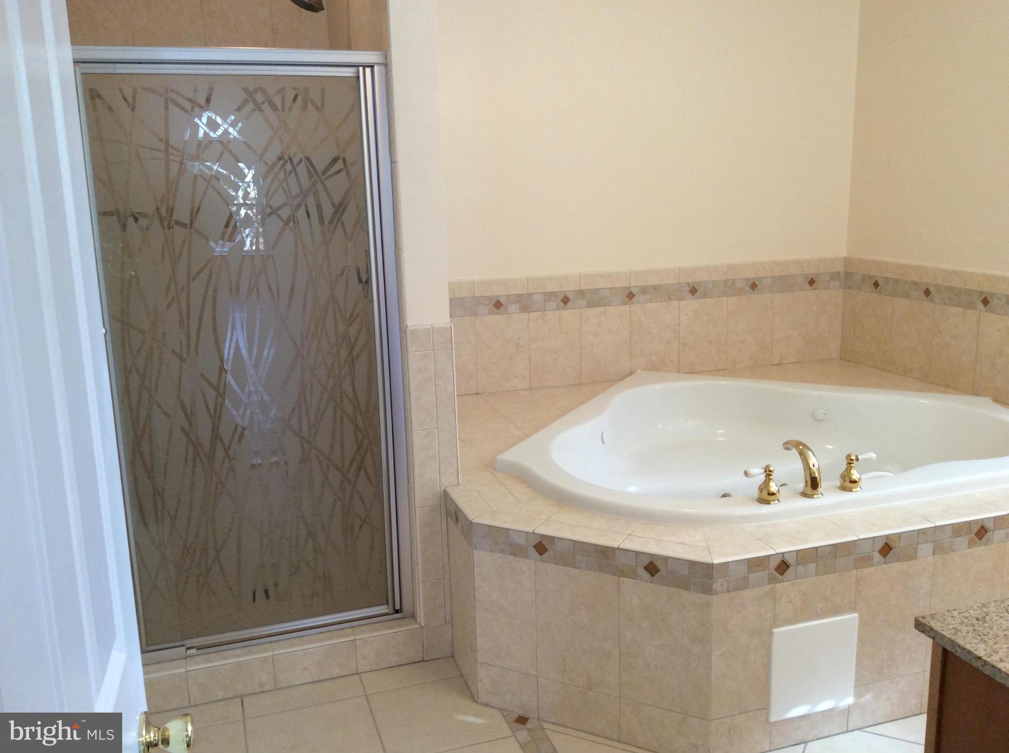 COLUMBIA OAKS - Residential