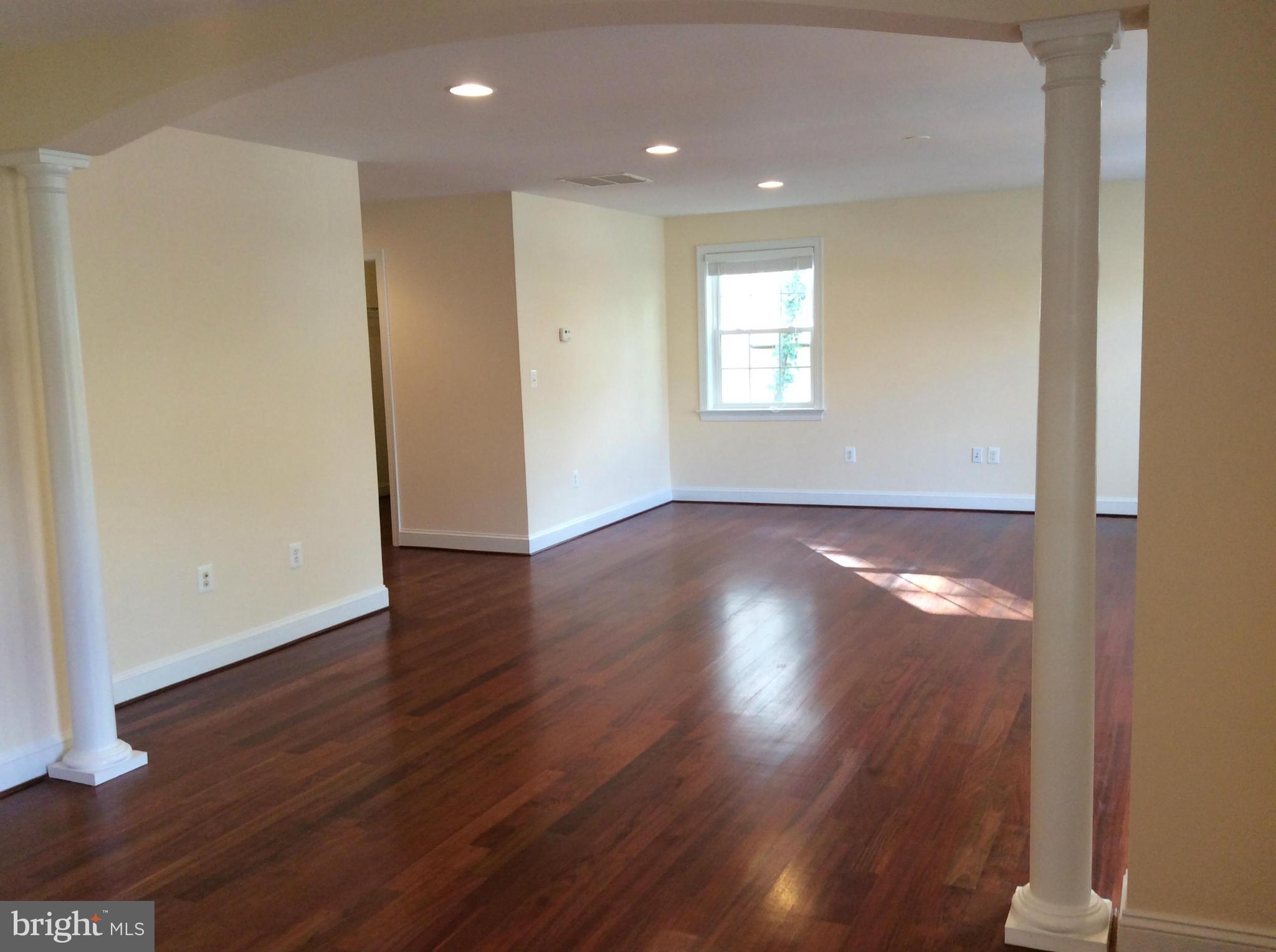 COLUMBIA OAKS - Residential