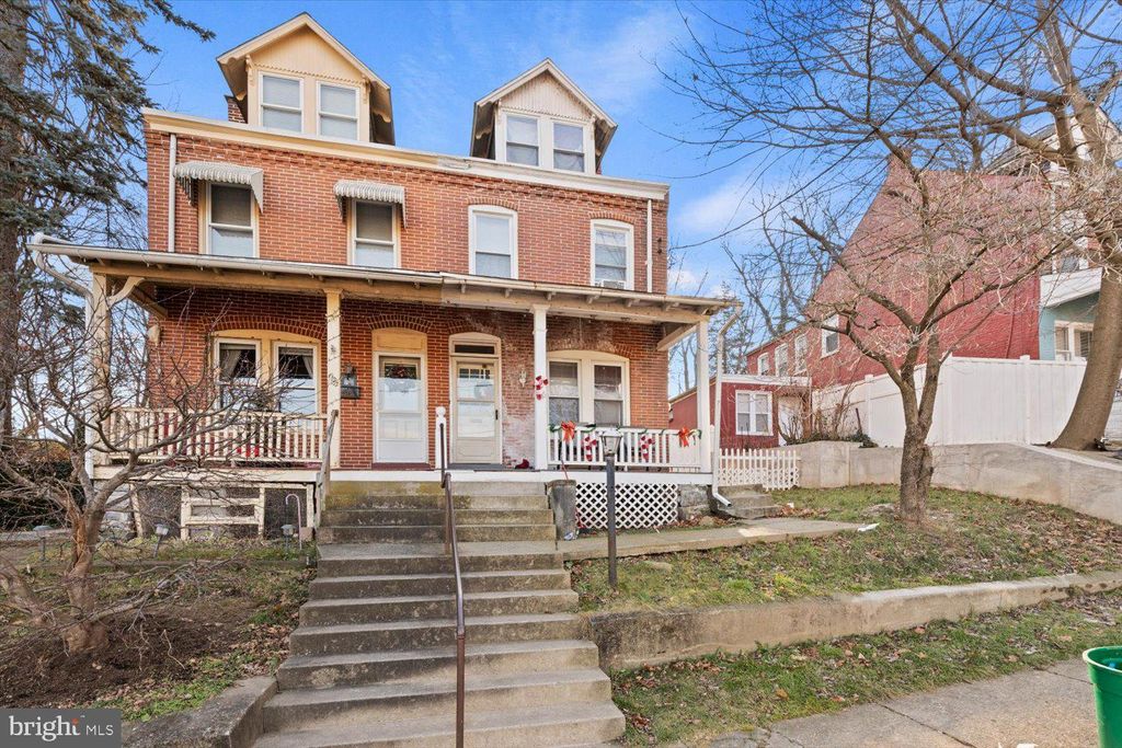 Photo of 646 Fremont Street, Lancaster, PA 17603 (MLS # PALA2044750)