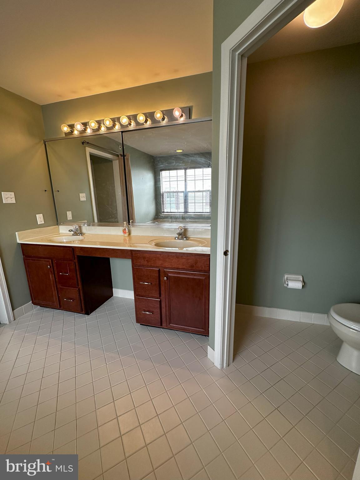 WHITELAND WOODS - Residential Lease