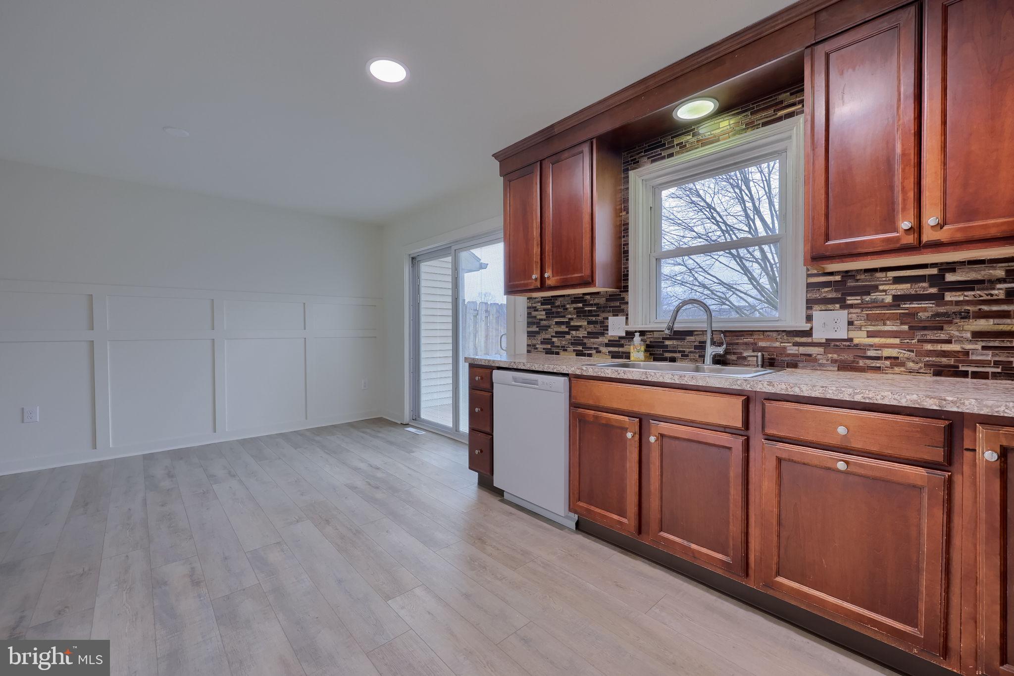 CONSTITUTION SQUARE - Residential