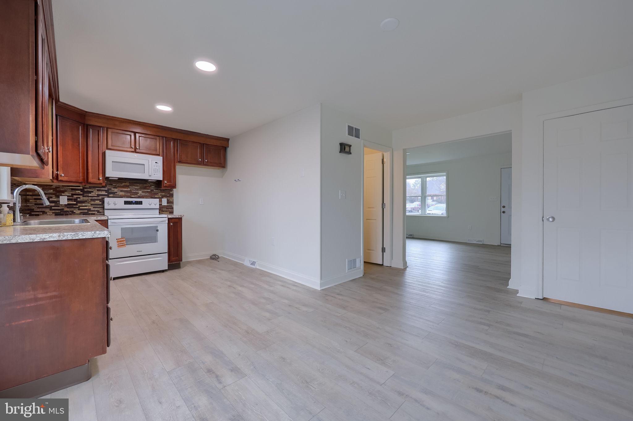 CONSTITUTION SQUARE - Residential