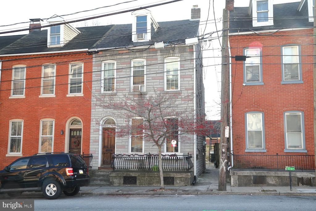 Photo of 138 E James Street, Lancaster, PA 17602 (MLS # PALA2046838)