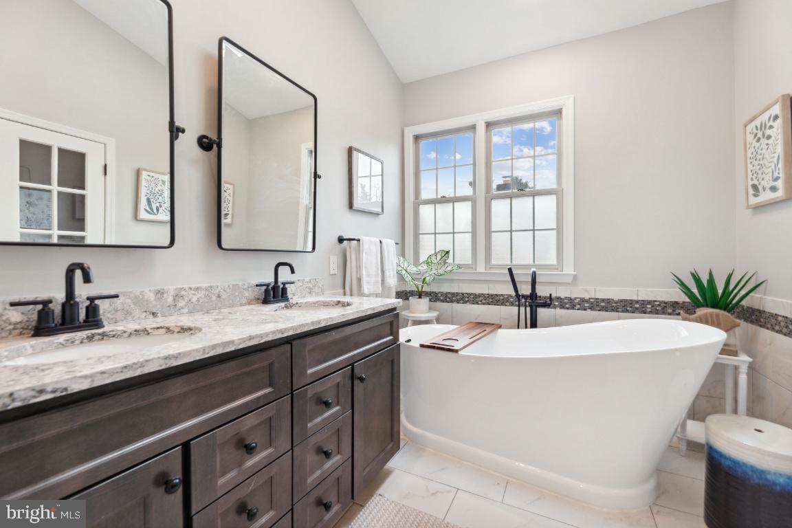 ROSE HILL FALLS - Residential