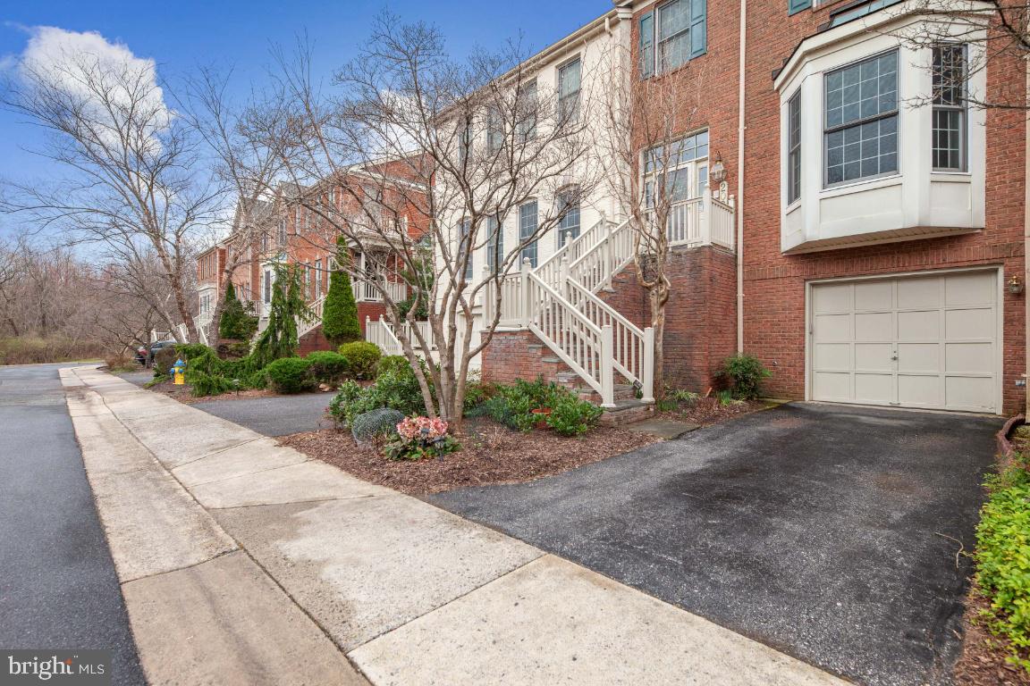 ROSE HILL FALLS - Residential