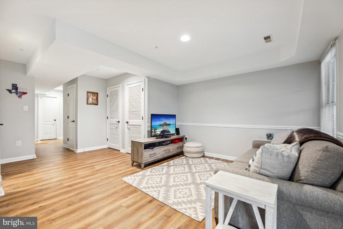 ROSE HILL FALLS - Residential